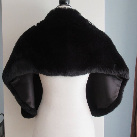 Faux Fur Shawl Wrap One Size 50" L x 12" H Black, Fully Lined - Picture 2 of 8